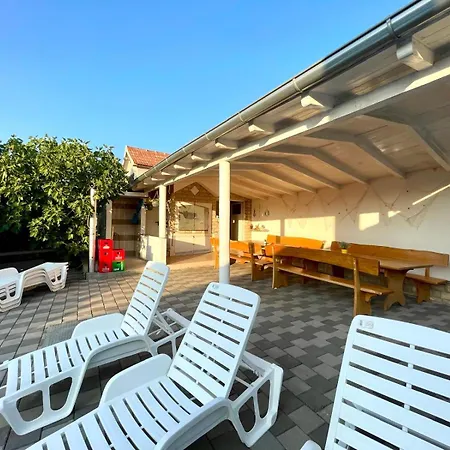 Lägenhet House With Outdoor Pool In