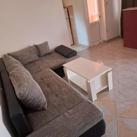 House With Outdoor Pool In Lägenhet