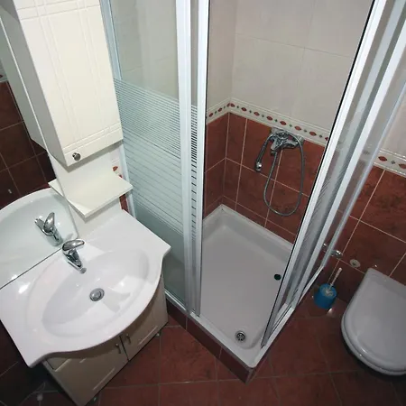 House With Outdoor Pool In Tisno