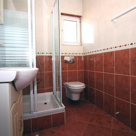 House With Outdoor Pool In Lägenhet