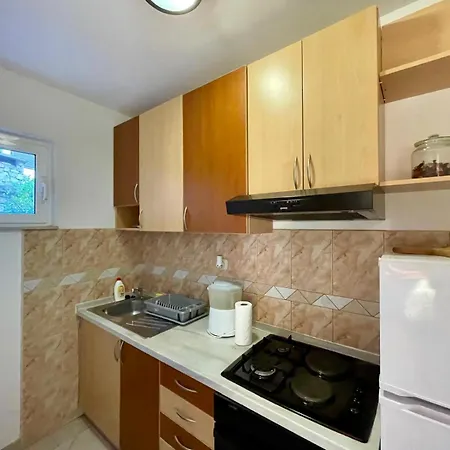 House With Outdoor Pool In 公寓 *