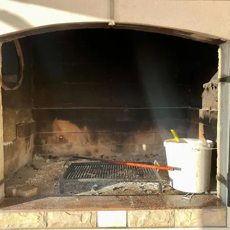 House With Outdoor Pool In Lägenhet *