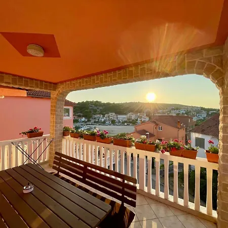 House With Outdoor Pool In Tisno