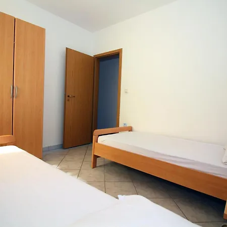 Lägenhet House With Outdoor Pool In *