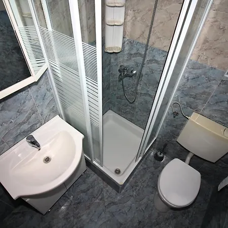 House With Outdoor Pool In Tisno