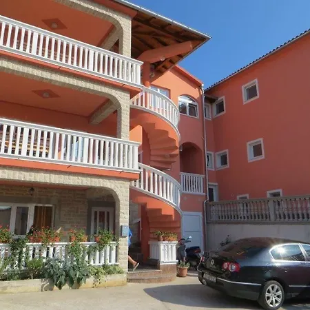 Apartment House With Outdoor Pool In Tisno