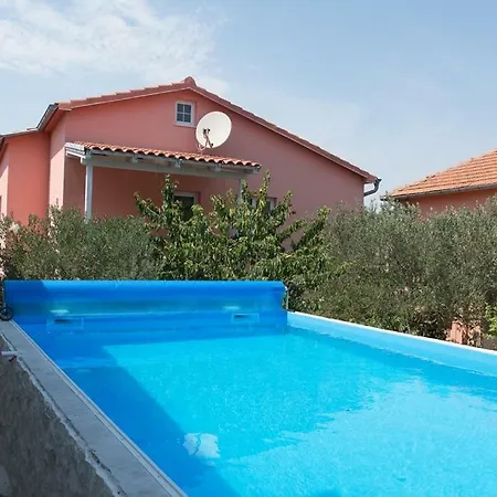 House With Outdoor Pool In Apartment Tisno