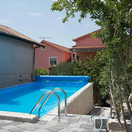 Apartman House With Outdoor Pool In *