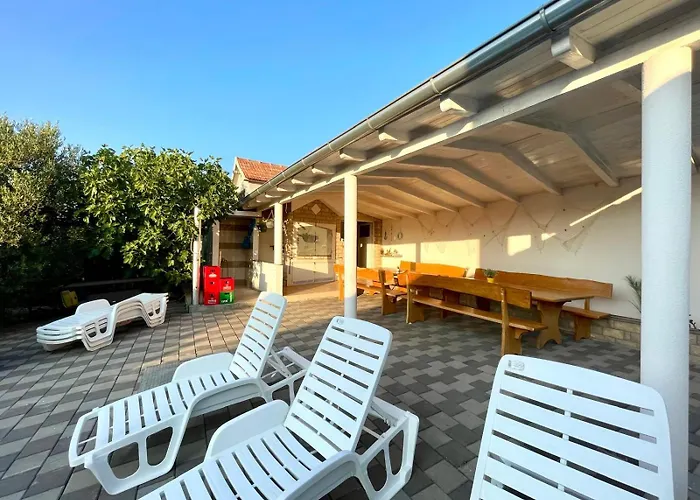 Appartement House With Outdoor Pool In