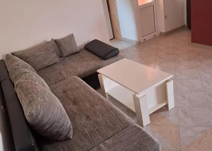 House With Outdoor Pool In Appartement