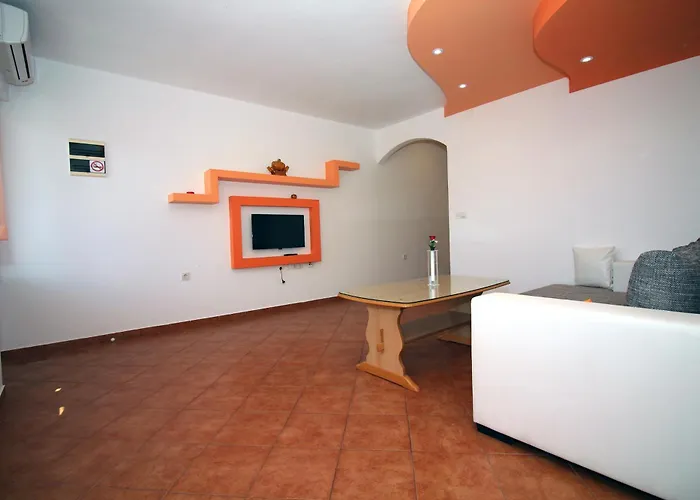 Appartement House With Outdoor Pool In Tisno