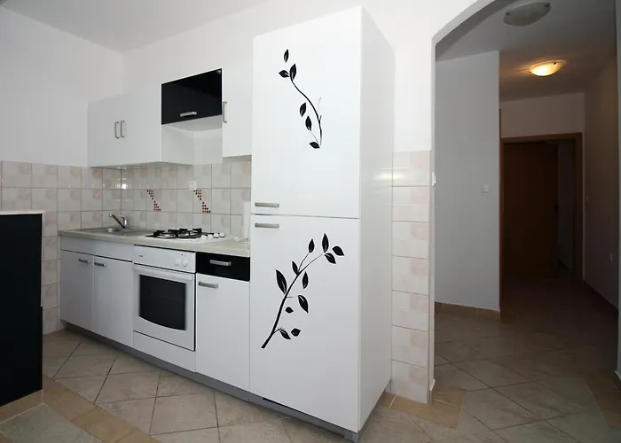 House With Outdoor Pool In Tisno