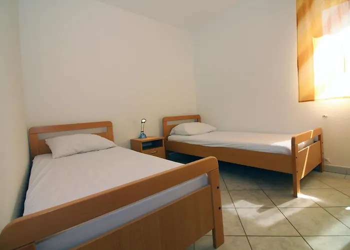 Appartement House With Outdoor Pool In Tisno