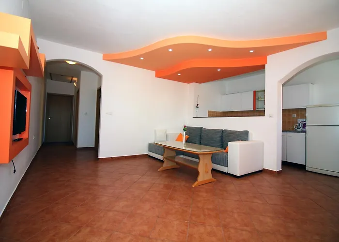 House With Outdoor Pool In Appartement *