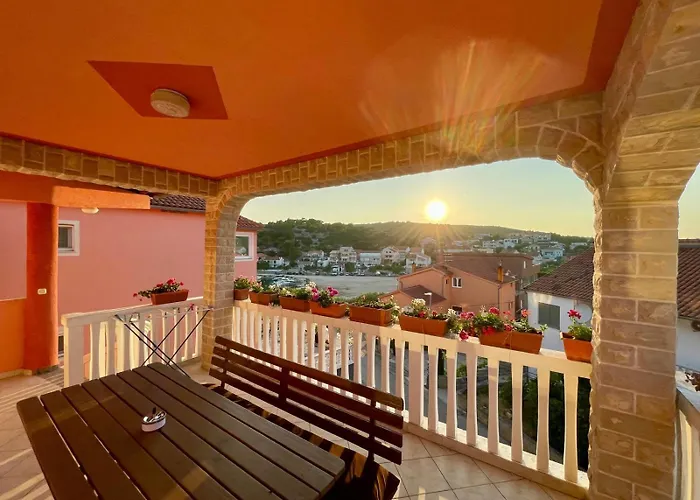 House With Outdoor Pool In Tisno