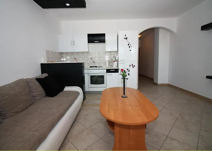 House With Outdoor Pool In Appartement