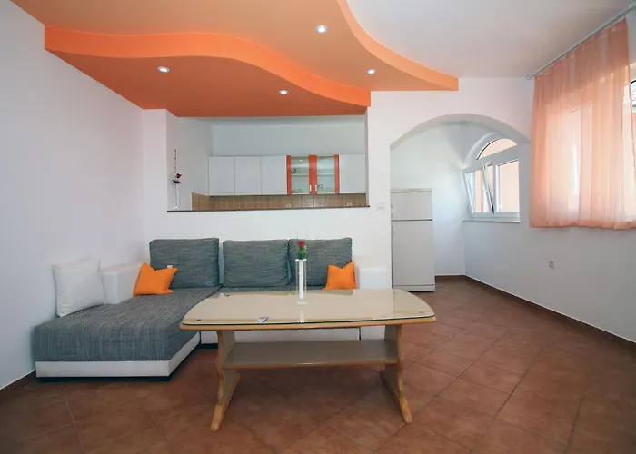 House With Outdoor Pool In Appartement *