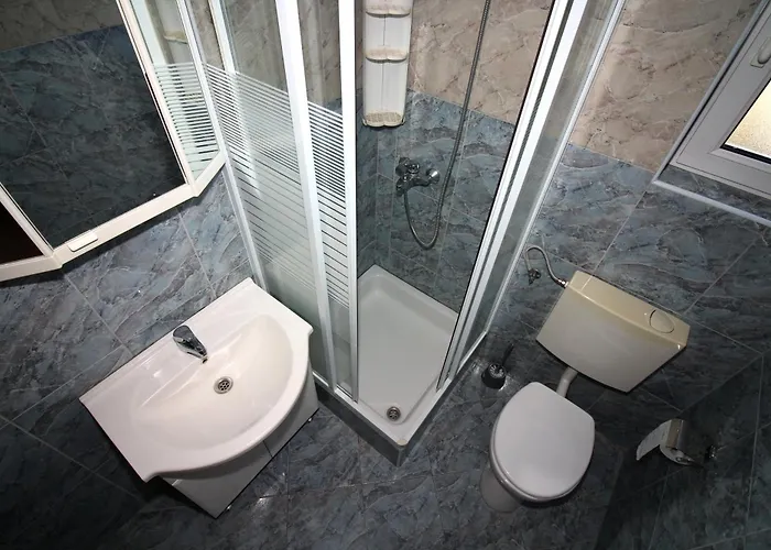 House With Outdoor Pool In Tisno